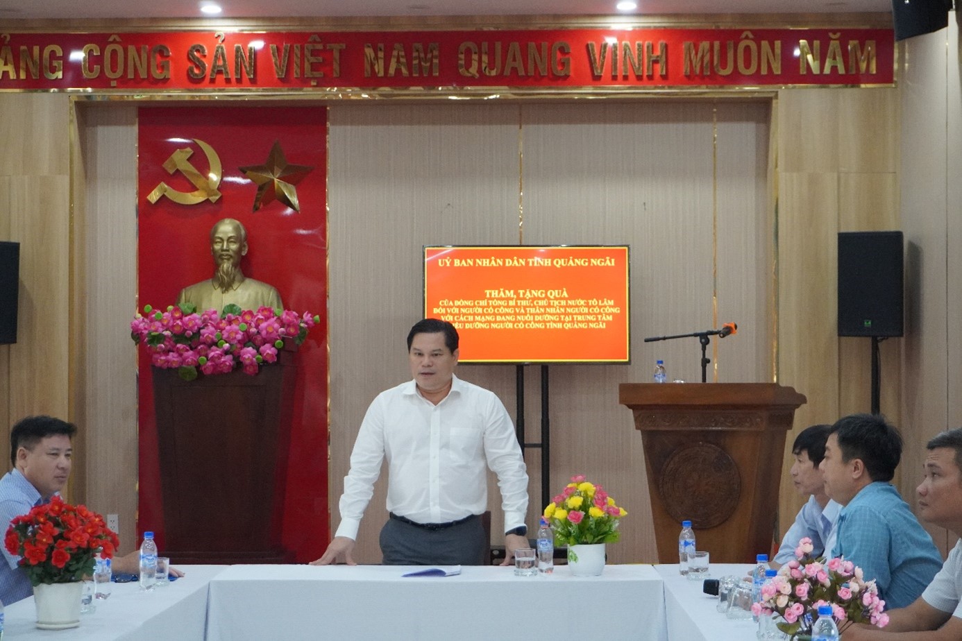   Uỷ ban nhân nhân tỉnh Quảng Ngãi thăm, tặng quà của đồng chí Tổng Bí thư, Chủ tịch nước Tô Lâm,